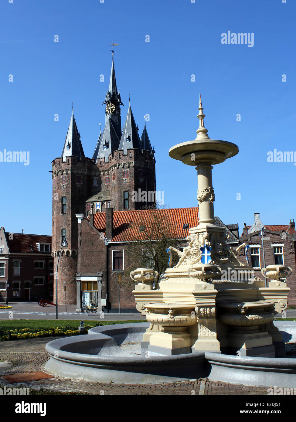 Sassenpoort (Sassen Tor), eine beeindruckende mittelalterliche Torhaus in Zwolle, Hauptstadt der Provinz Overijssel, Niederlande Stockfoto
