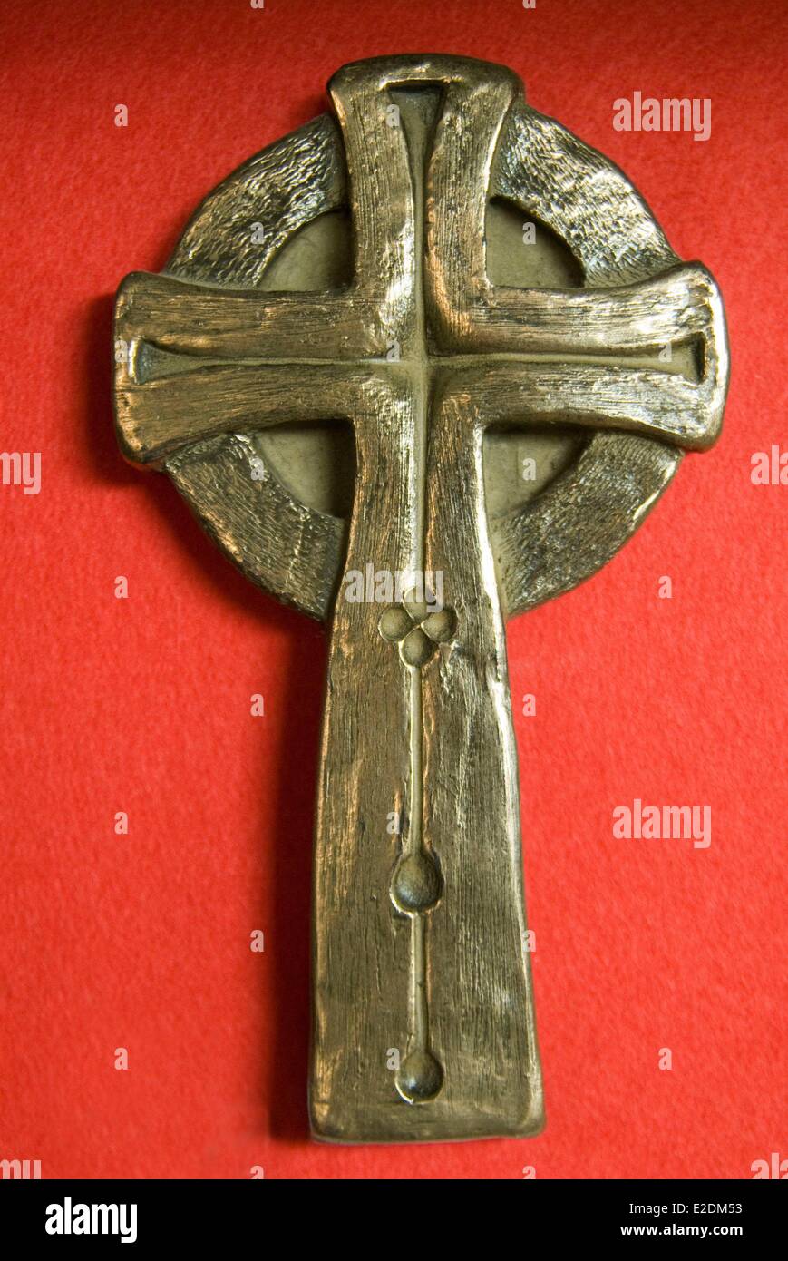 Irland Galway County Maam Cross Connemara Celtic cross in einem Souvenir-shop Stockfoto