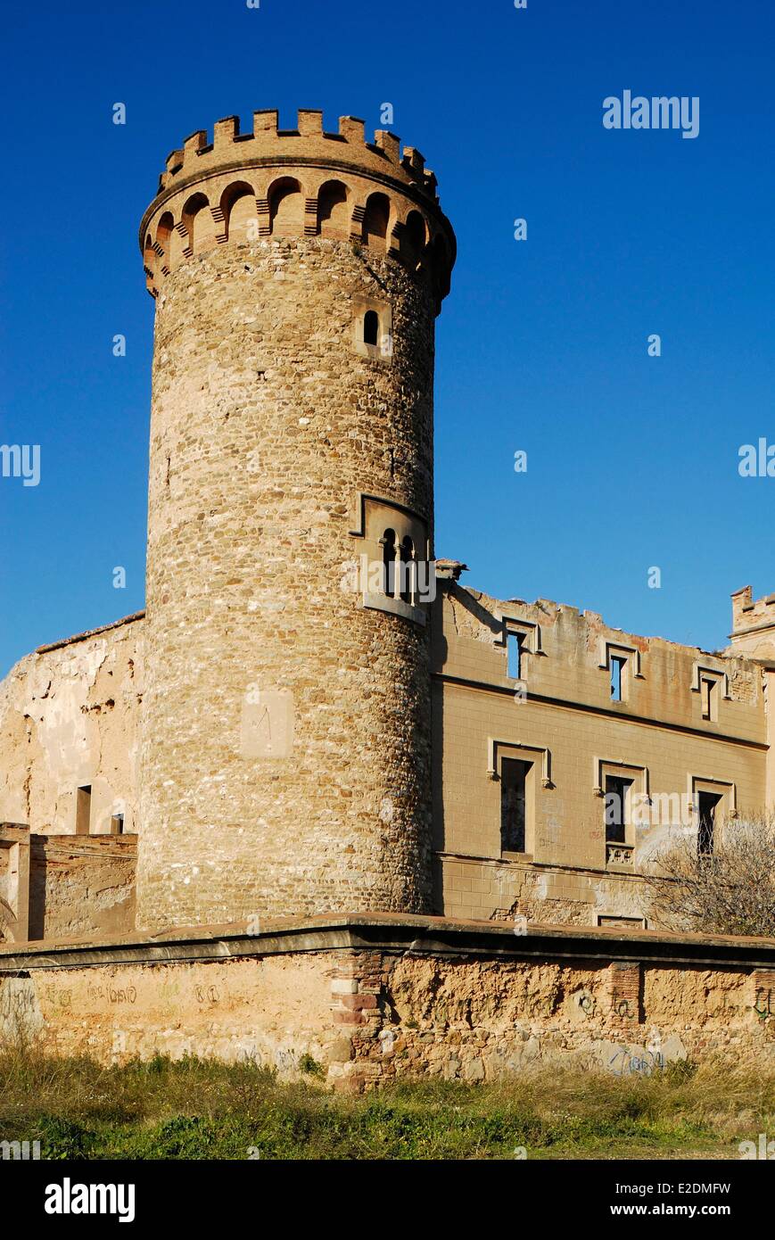 Spanien Katalonien Santa Coloma de Cervello Torre Salvana romanischen Burg des 10. Jahrhunderts in der Nähe von Colonia Güell Stockfoto