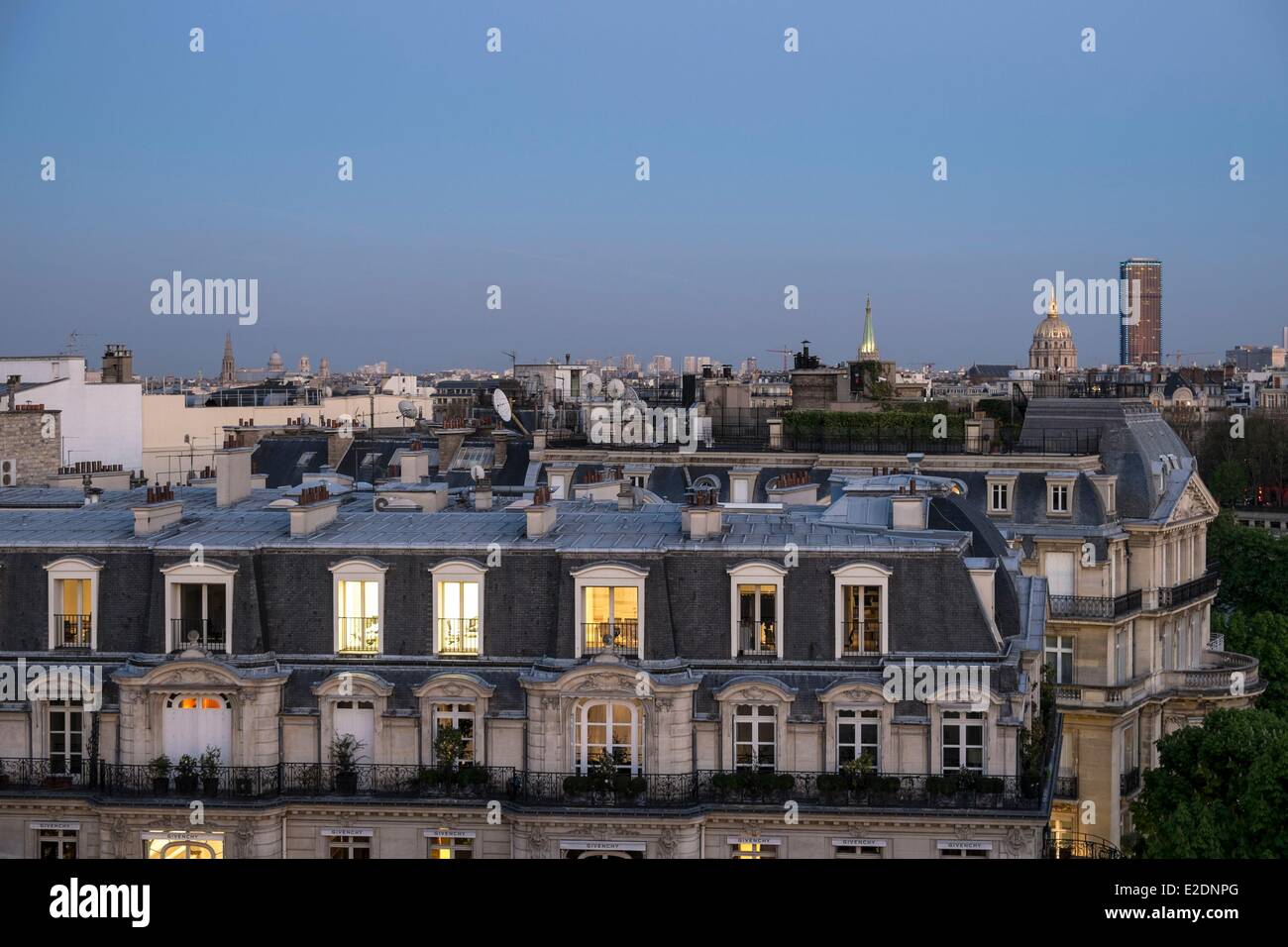 Frankreich Paris Dach Parisian Bau der Kuppel von Menschen mit Behinderungen und den Montparnasse-Turm Stockfoto