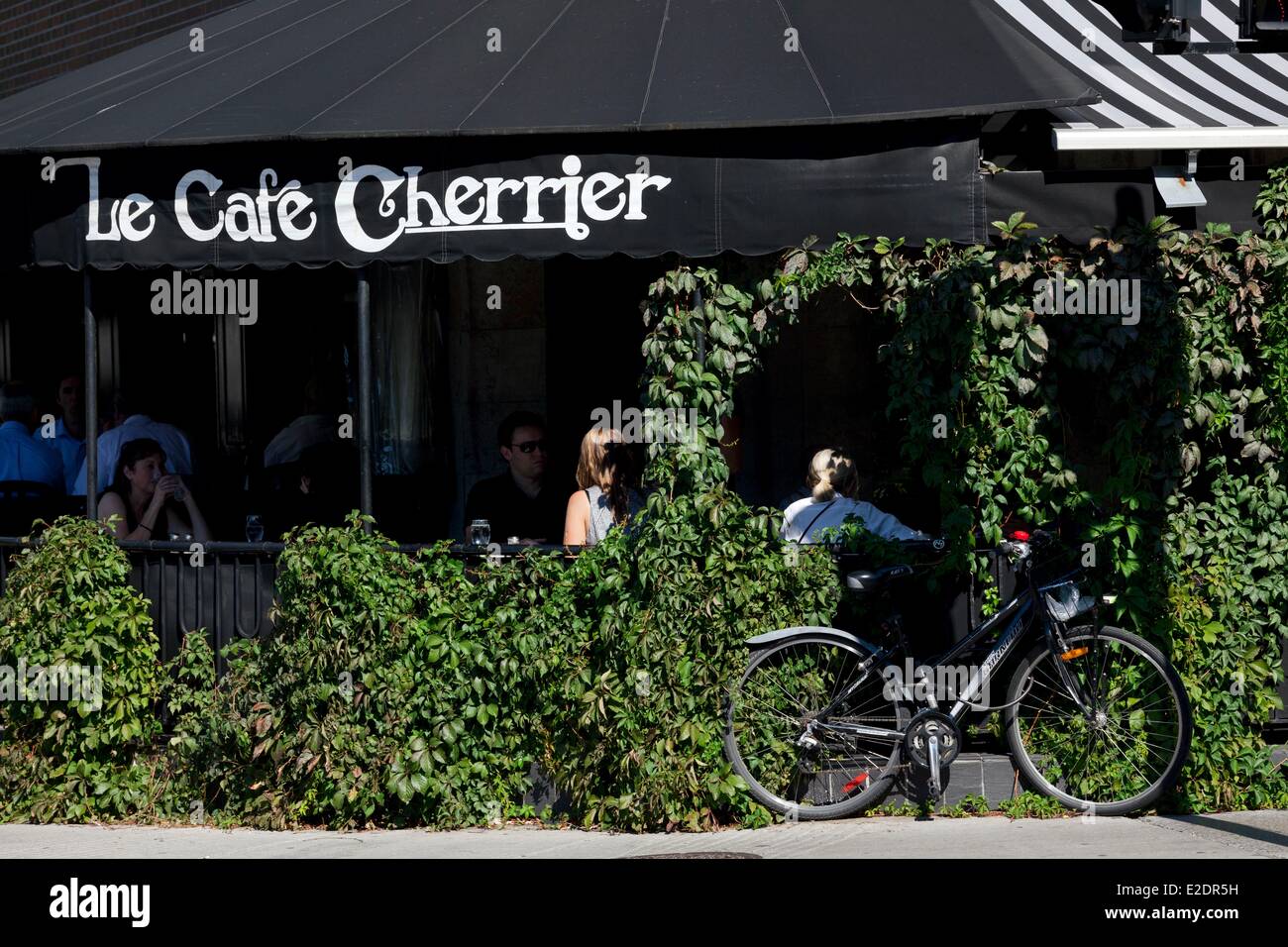 Provinz Kanada Quebec Montreal Plateau Mont-Royal das berühmte Kaffee Cherrier Restaurant, Bar und eine schattige Terrasse Stockfoto