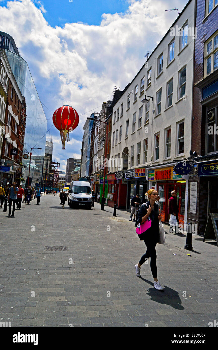 Ansicht von Chinatown zeigt ausgesetzt große Laterne, West End, City of Westminster, London, England, Vereinigtes Königreich Stockfoto