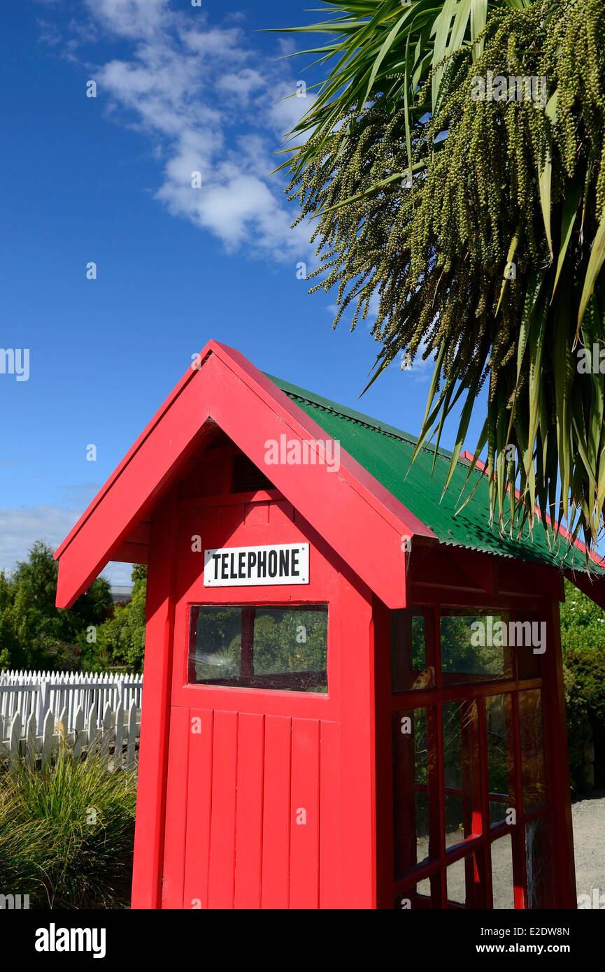 Neuseeland, Südinsel, Region Otago, Oamaru ist ein urbanes Zentrum direkt am Meer mit gut erhaltenen alten viktorianischen Gebäuden aus den 1880er Jahren Telefonzelle Stockfoto