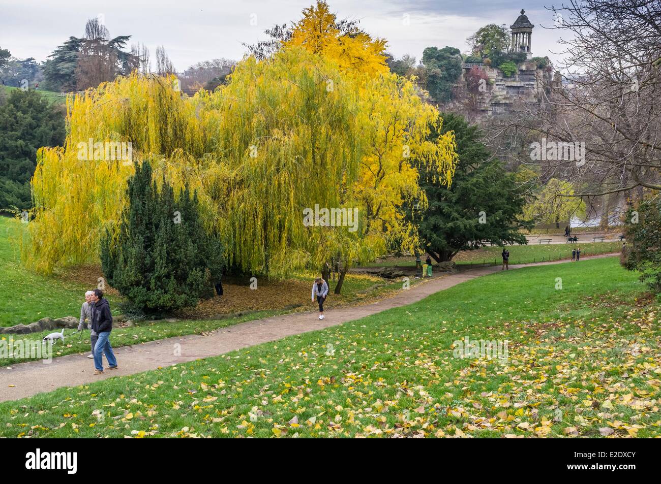 Frankreich Paris Buttes-Chaumont Park eingeweiht im Jahre 1867 ist einer der größten Grünflächen in Paris Stockfoto