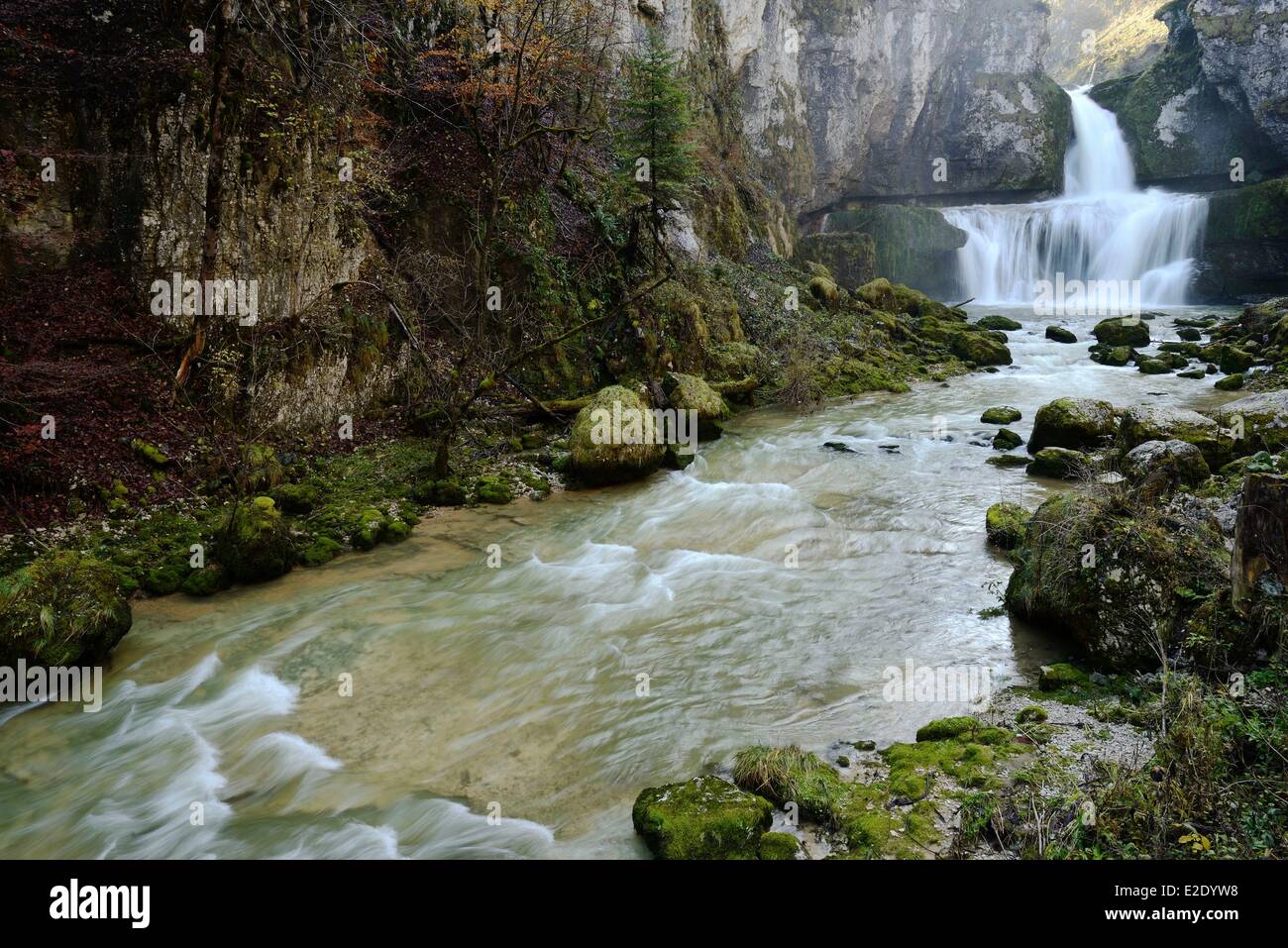 Frankreich-Jura in der Nähe von Champagnole Le Vaudioux Lemme Fluss Billaude Wasserfall Stockfoto