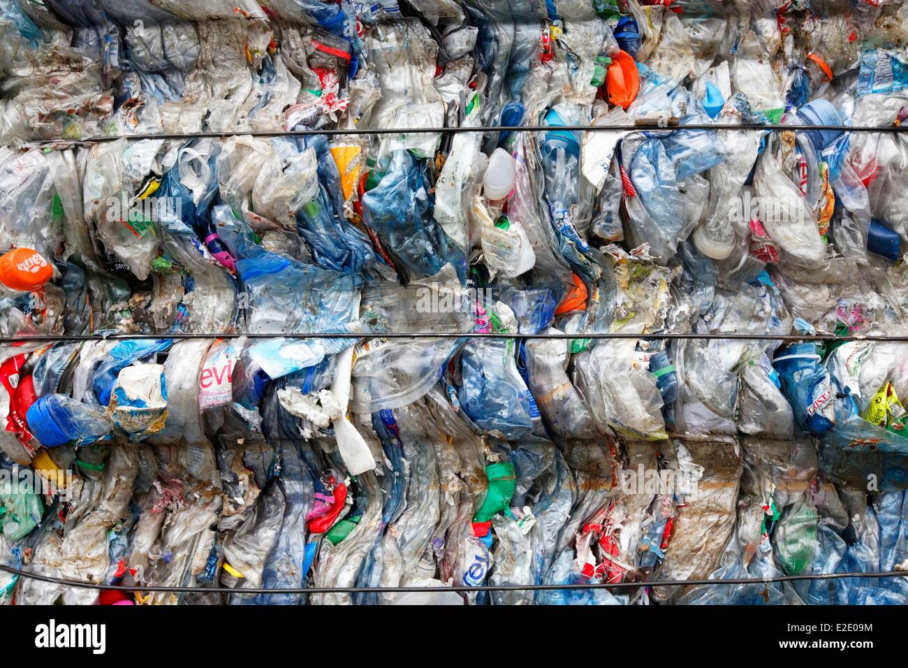 Frankreich Puy de Dome-Kunststoff-Flaschen recycling Haushalt-Müll sortieren  Echalier recycling-Unternehmen Stockfotografie - Alamy