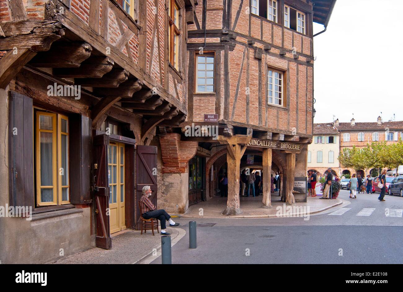 Frankreich Tarn Lisle Sur Tarn Landhaus aus dem 13. Jahrhundert bedeckt rund um den Ort Paul Saissac halb Fachwerkhäuser Stockfoto