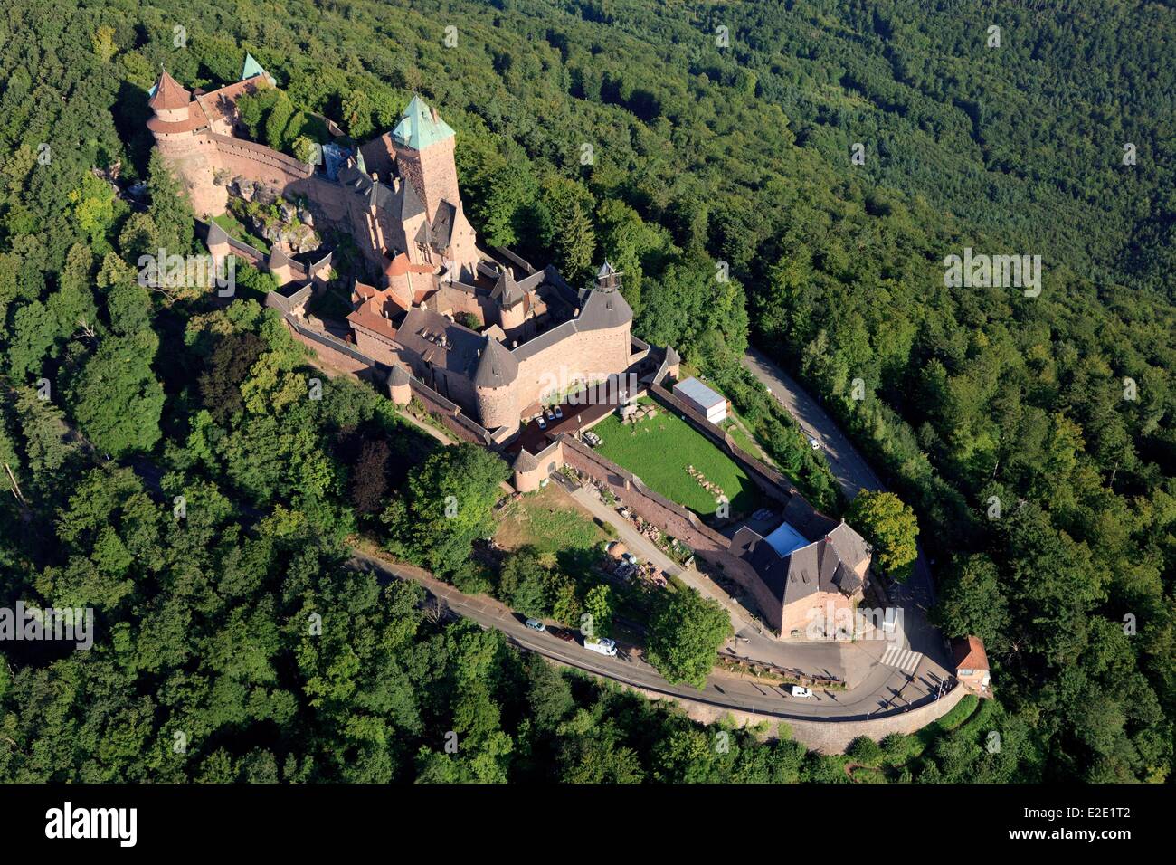 Frankreich-Bas-Rhin Orschwiller mittelalterliche Burg Hochkonigsburg (Luftbild) Stockfoto
