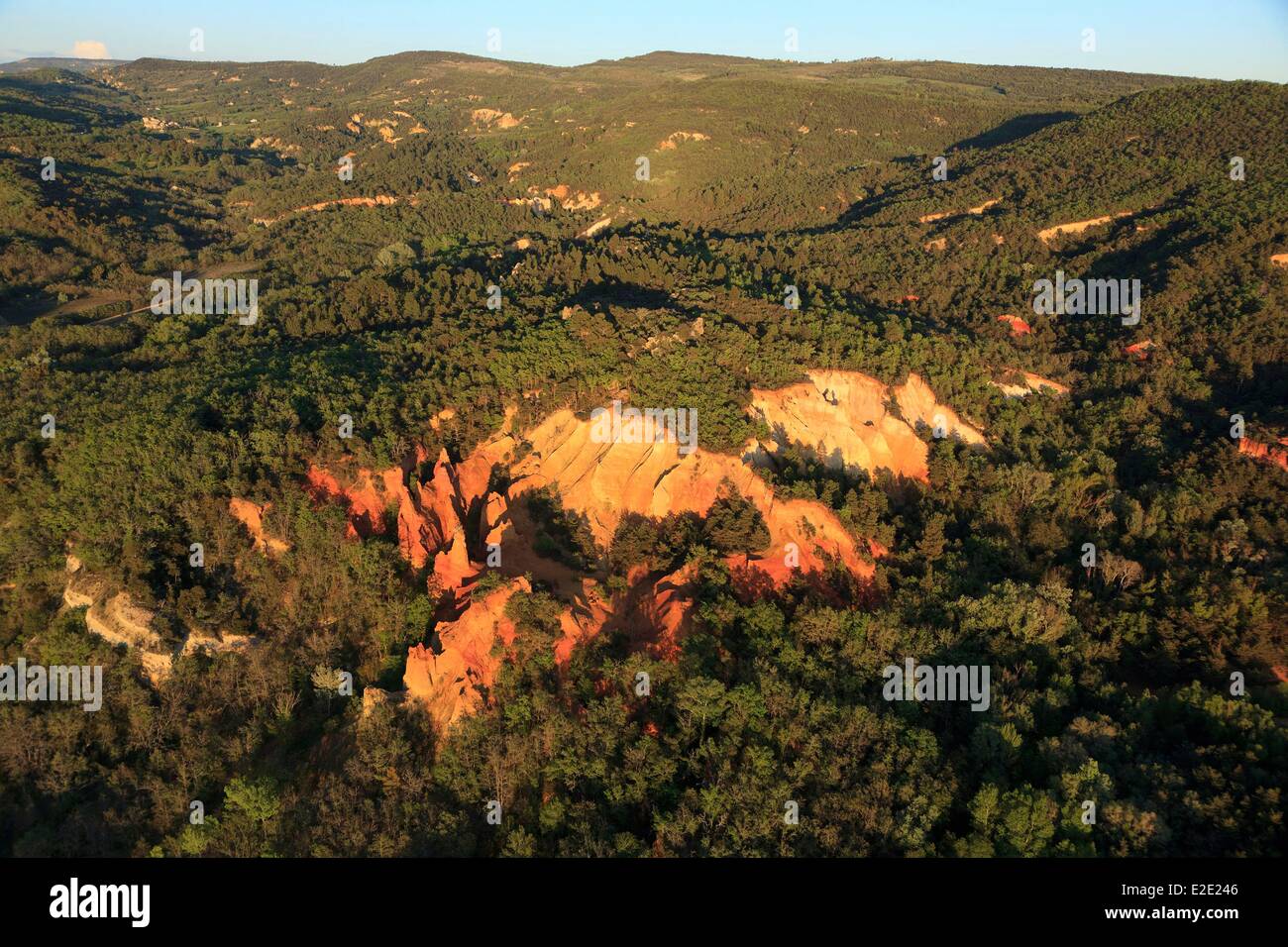 Frankreich Vaulcuse Luberon Rustrel Colorado provencal alte Ocker mine (Luftbild) Stockfoto