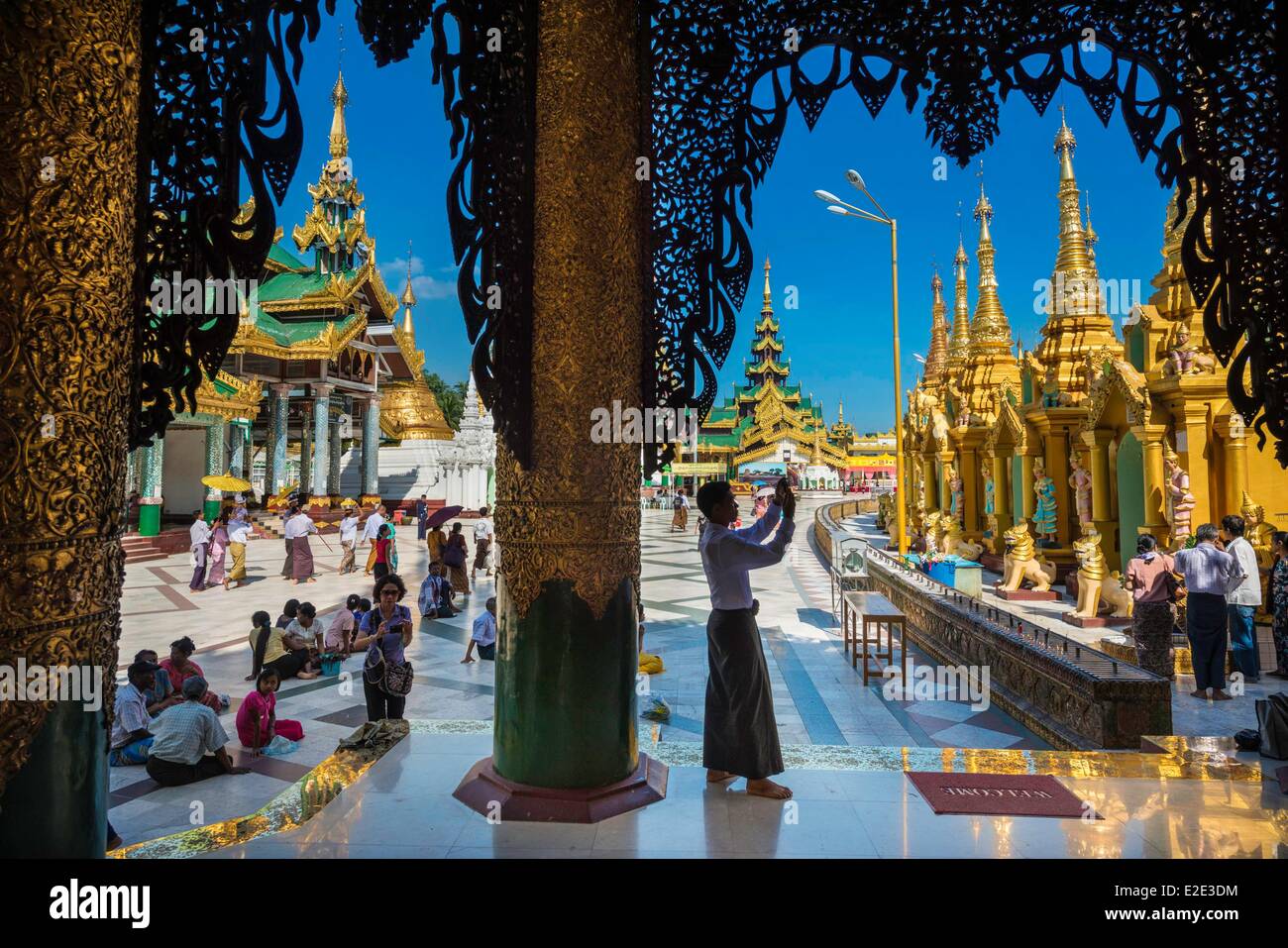 Myanmar (Burma) Yangon Division Yangon Bezirk Kandawgyi Shwedagon Pagode buddhistischen besuchen Stockfoto