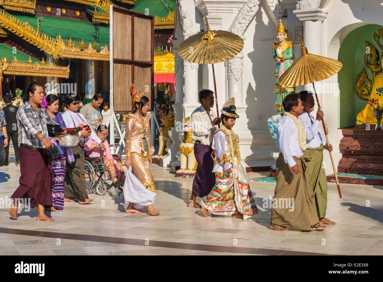 Myanmar (Burma) Yangon Division Yangon Singuttara Hügel in der Shwedagon Pagode Novize während eine Initiationszeremonie Stockfoto