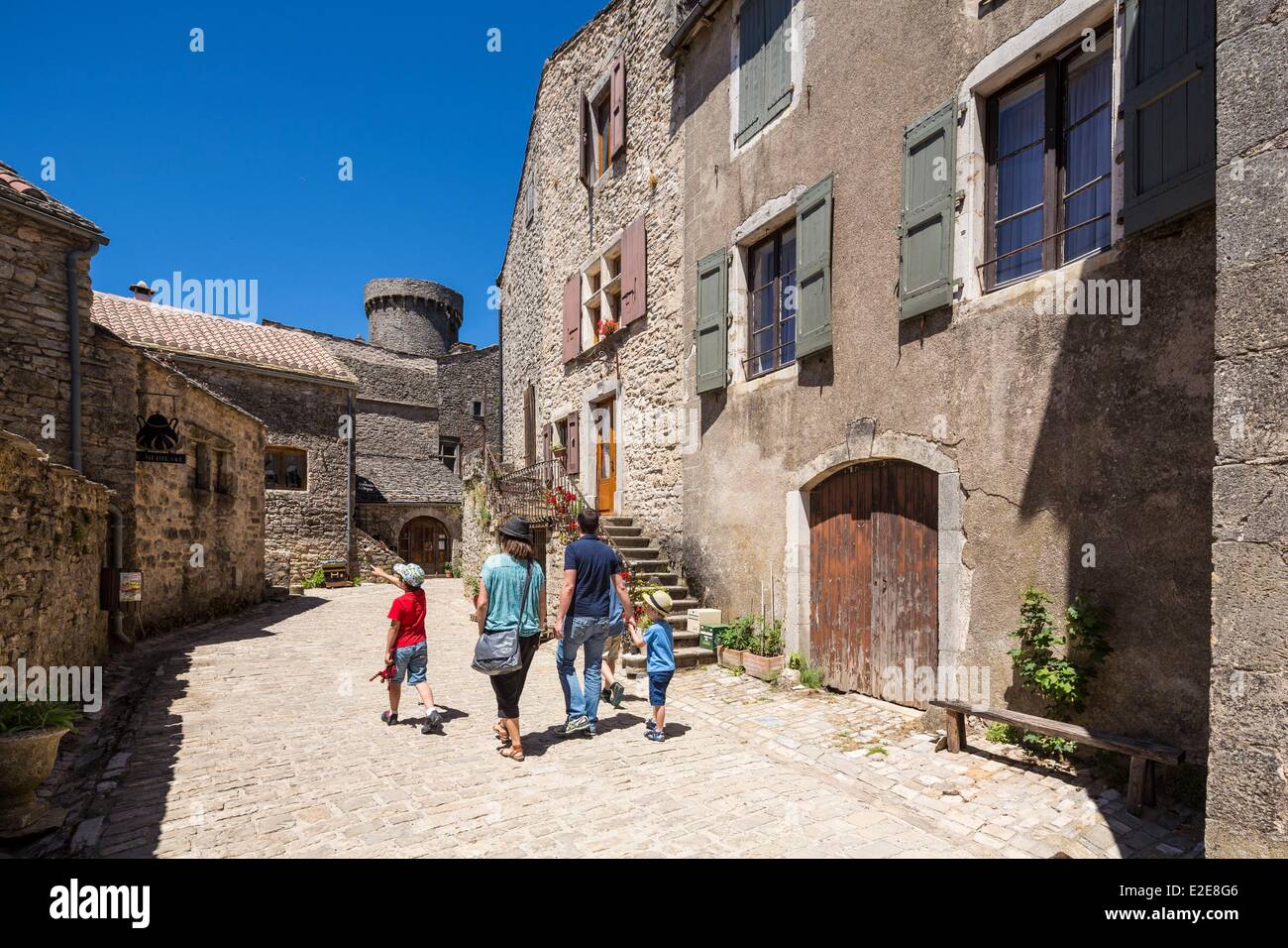 Frankreich, Aveyron, die Causses und Cevennen, mediterrane Agro pastorale Kulturlandschaft, aufgeführt als Weltkulturerbe der UNESCO, Causses du Larzac Hochebene, Parc Naturel Regional des Grands Causses (natürlichen regionalen Park der Grands Causses), La Couvertoirade, beschriftete Les Plus Beaux Dörfer de France (die schönsten Dörfer Frankreichs), Templer Komturei Stockfoto