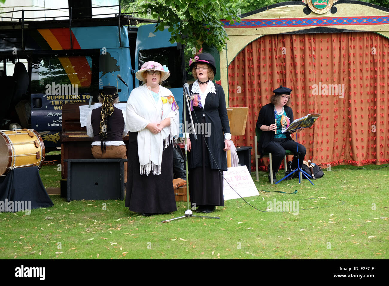 Sängerinnen und Sänger aus Charnwood großen Krieg centenary Project bei Picknick im Park loughborough Stockfoto