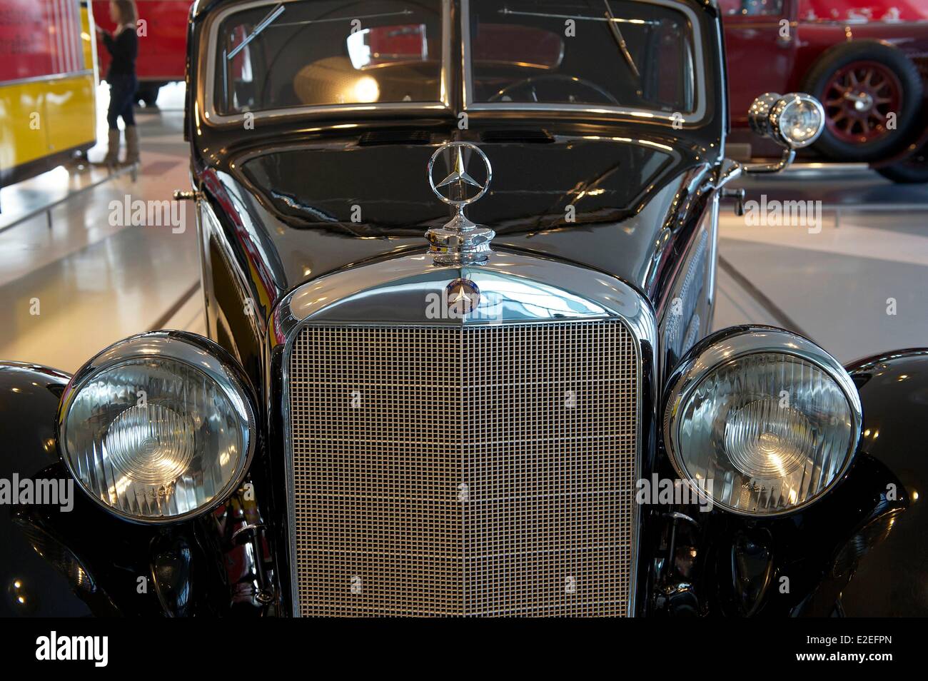 Deutschland Baden-Württemberg Stuttgart Bad Cannstatt Mercedes-Benz Museum Mercedes-Benz 320 stromlinienförmigen Limousine (Mercedes-Benz 320 Stockfoto