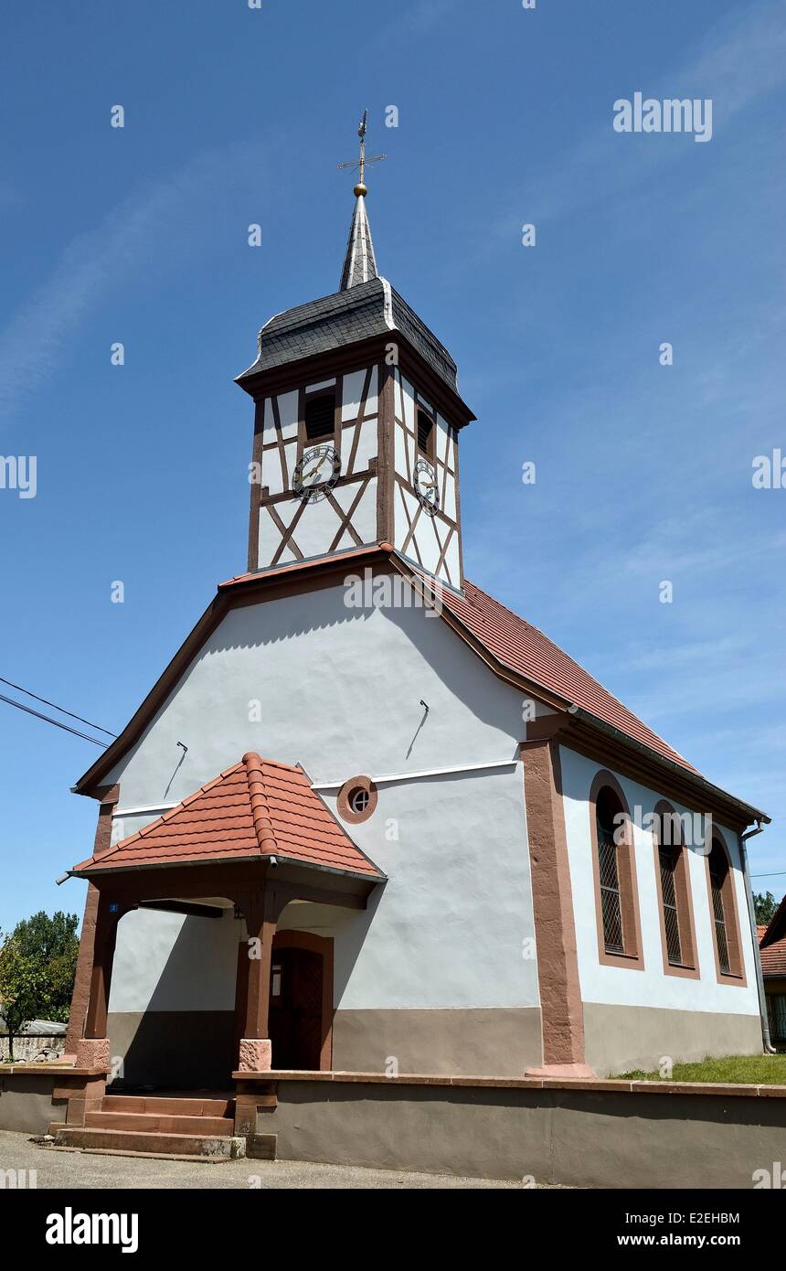 Frankreich, Bas Rhin, Betschdorf, einzigartige Fachwerkhaus Kirche im Elsass aus 1820, mit Fenster und Clock tower Stockfoto