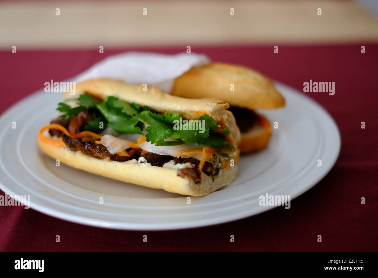 Bahn Mi, vietnamesische Baguette-Sandwich. Stockfoto