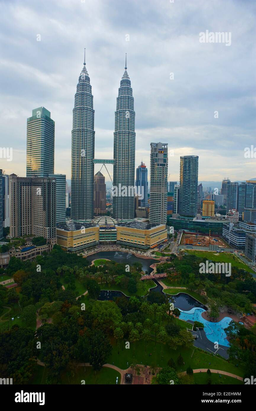 Malaysia, Selangor state, Kuala Lumpur, KLCC (Kuala Lumpur City Center), Petronas Towers vom Architekten Cesar Pelli Stockfoto