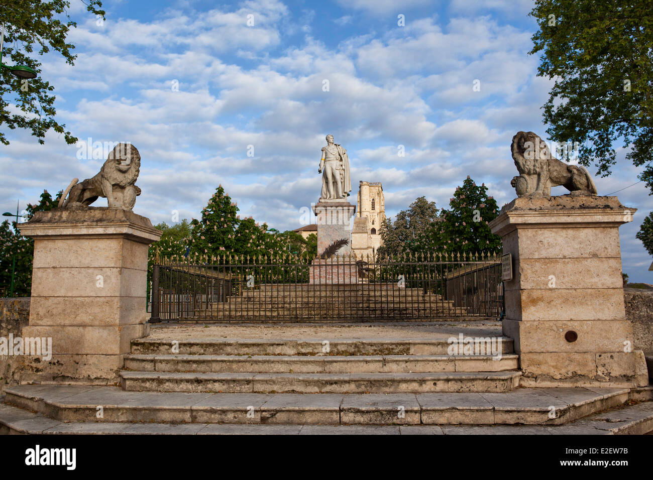 Frankreich, Midi-Pyrenäen, Gers, Lectoure, stoppen auf El Camino de Santiago, Statue von Marschall Lannes Stockfoto