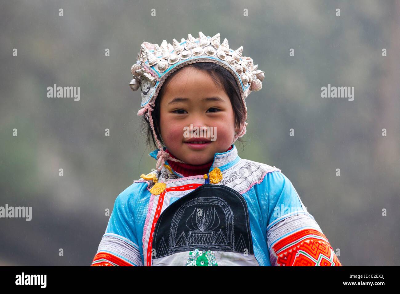 China, Provinz Guizhou, Matang, Gejia Menschen in Tracht, Kinder Stockfoto