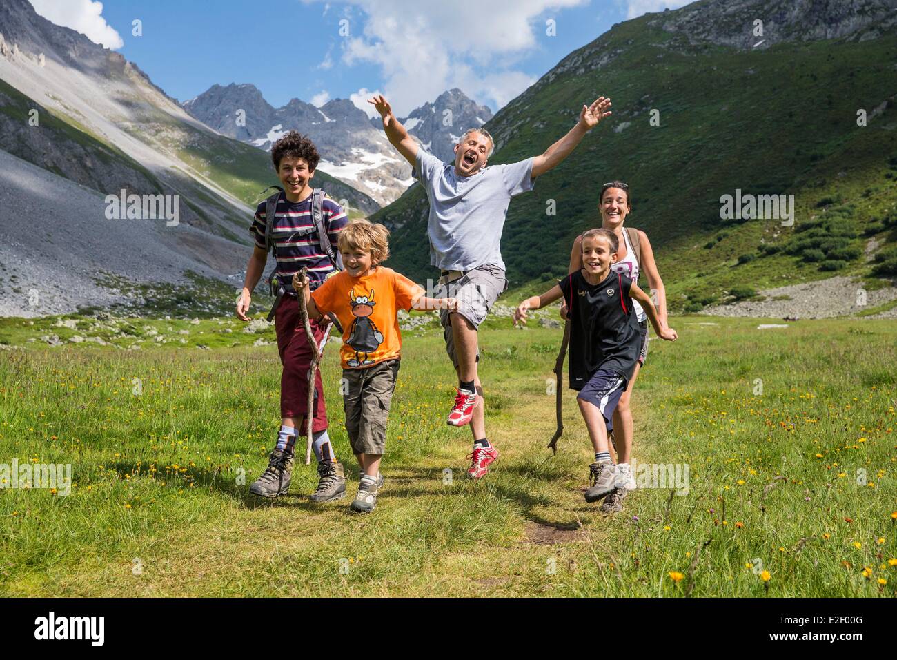 Frankreich Savoie Meribel Familienwanderung zu den Chalets Plagne Reserve Naturelle du Plan de Tueda (Naturschutzgebiet des Plans Stockfoto