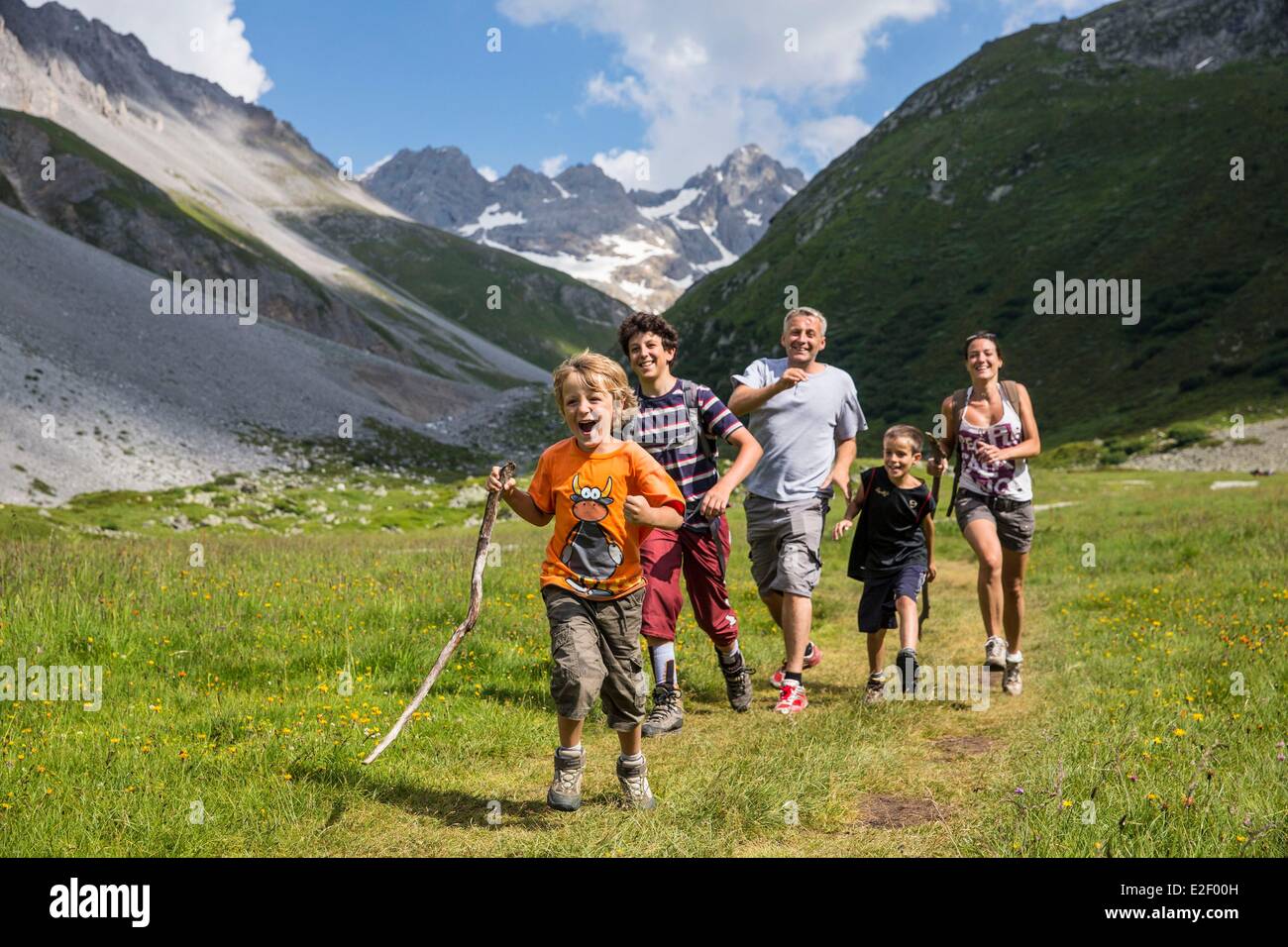 Frankreich Savoie Meribel Familienwanderung zu den Chalets Plagne Reserve Naturelle du Plan de Tueda (Naturschutzgebiet des Plans Stockfoto