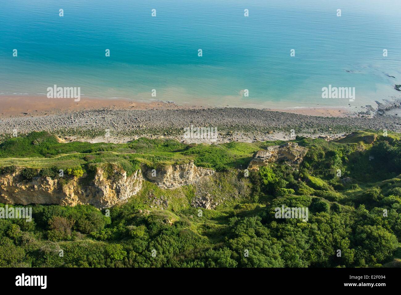 Frankreich, Calvados, fliesst, die Klippen und den Strand (Luftbild) Stockfoto