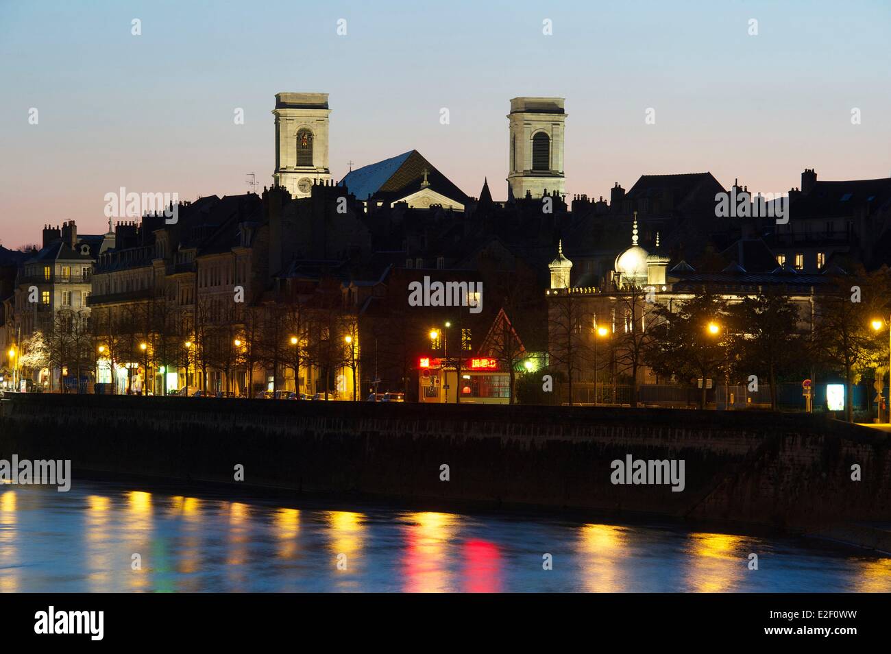 Frankreich, Doubs, Besancon, Altstadt, Quai von Straßburg, die Synagoge und Sainte Madeleine Kirche Stockfoto