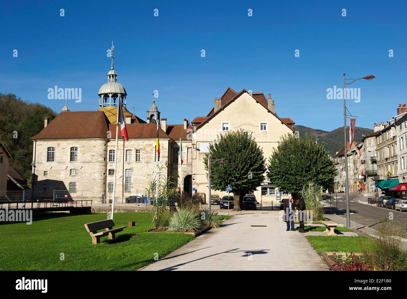 Frankreich, Jura, Salins-Les-Bains, 17. Jahrhundert Kapelle Notre Dame De La Liberatrice ist umgeben von Rathaus Stockfoto