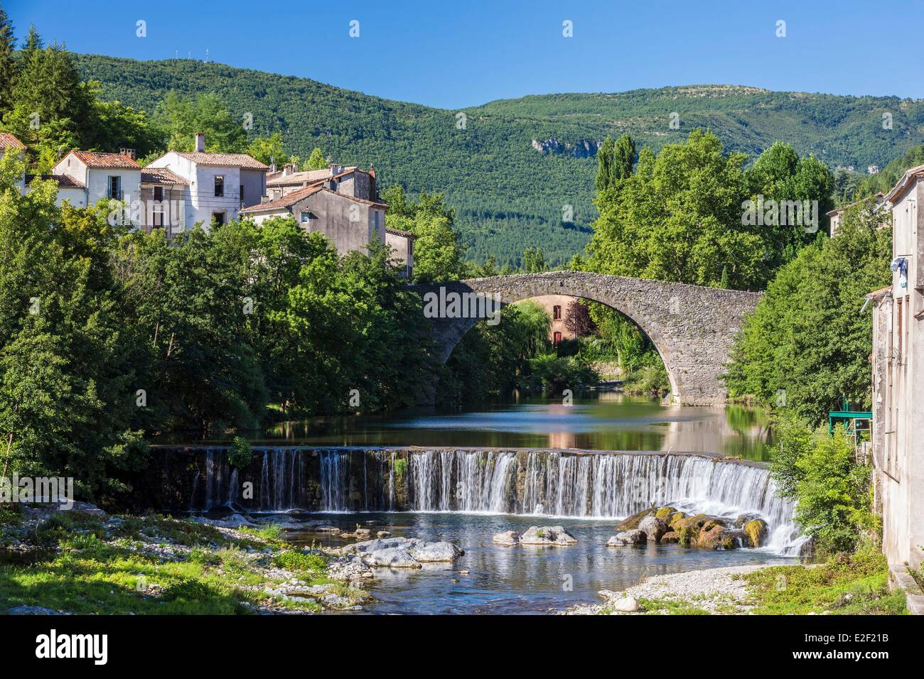 Frankreich, Gard, Cevennen-Nationalpark, Le Vigan, überbrücken der Vieux Pont des 12. 13. Jh. über Arre Fluss Stockfoto