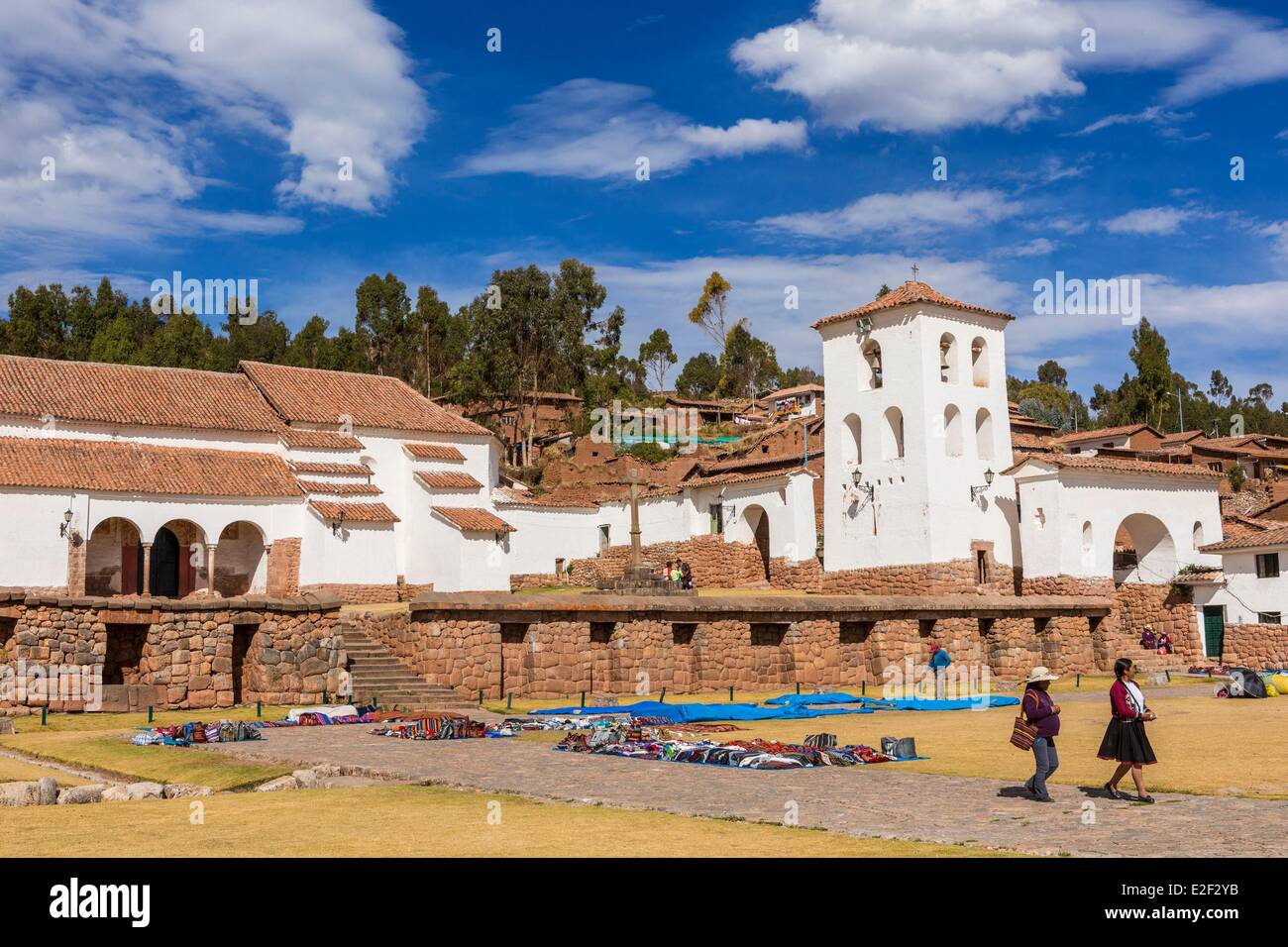 Peru, Cuzco Provinz, das Heilige Tal, Chinchero, das spanische Dorf, erbaut auf den Ruinen der Inka-Terrassen Stockfoto