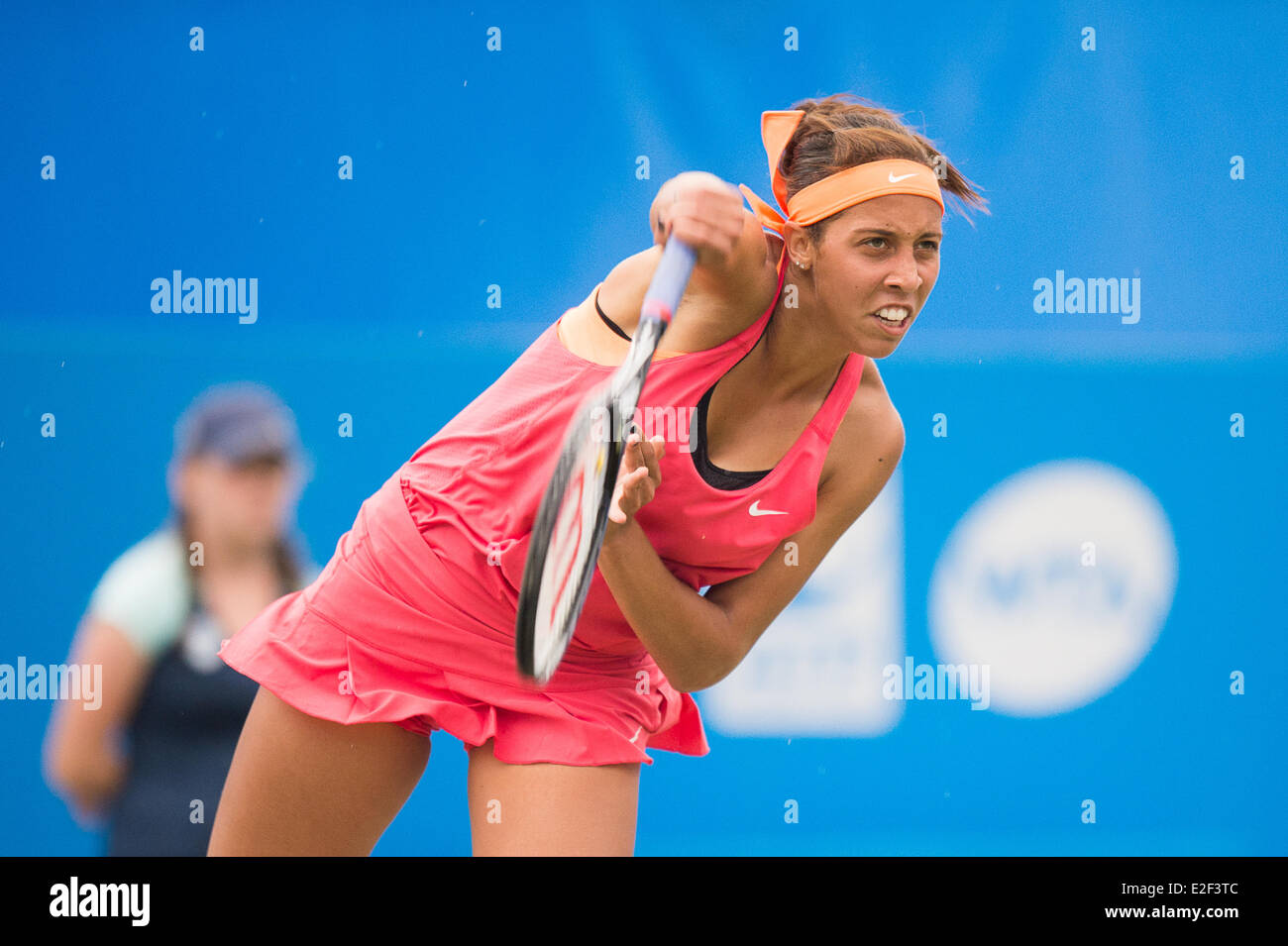 Eastbourne, Großbritannien, 19. Juni 2014. Madison Keys der USA dient gegen Lauren Davis von den USA in ihre Viertelfinale Einzel Spiel am Tag vier der Aegon International in Devonshire Park, Eastbourne. Bildnachweis: MeonStock/Alamy Live-Nachrichten Stockfoto