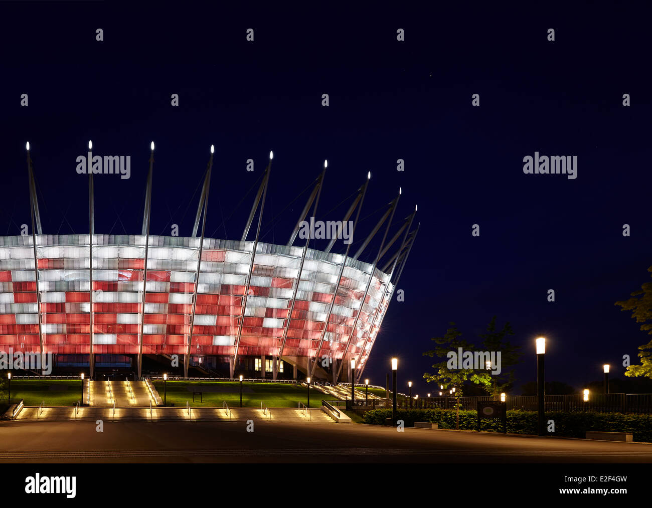 Blick auf das Fußballstadion in der Nacht. Stockfoto