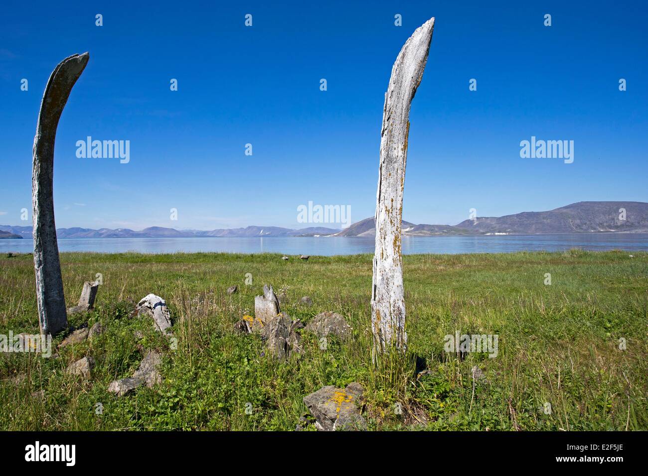 Russland, autonomen Bezirk Tschukotka, Yttygran Insel, Whale Bone Gasse, Überreste der Kieferknochen der Grauwale oder Grönlandwale Stockfoto