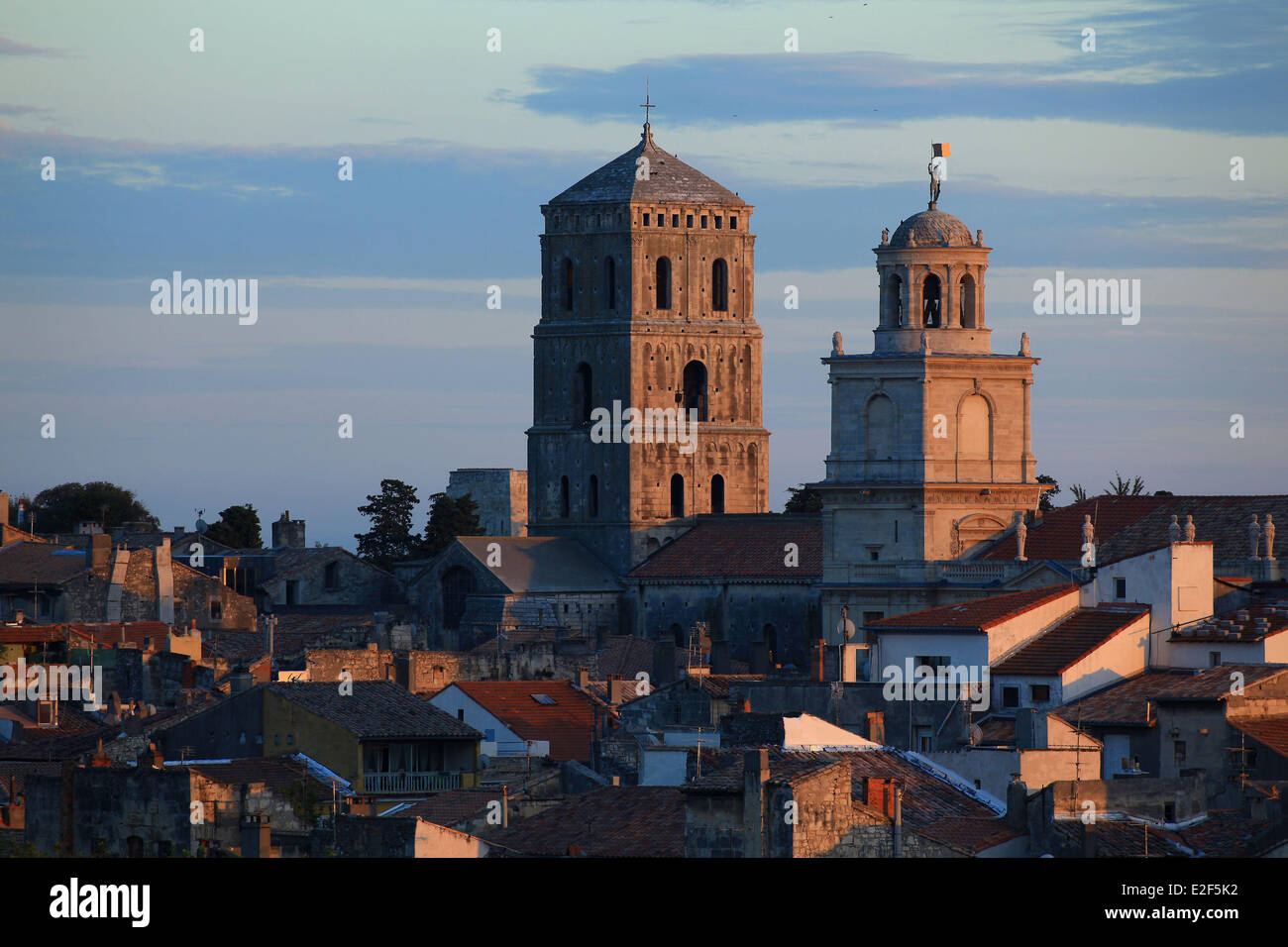 Frankreich Bouches du Rhone Arles Saint Trophime Kirche des 12.-15. Jahrhunderts Weltkulturerbe durch die UNESCO und die Uhr Stockfoto