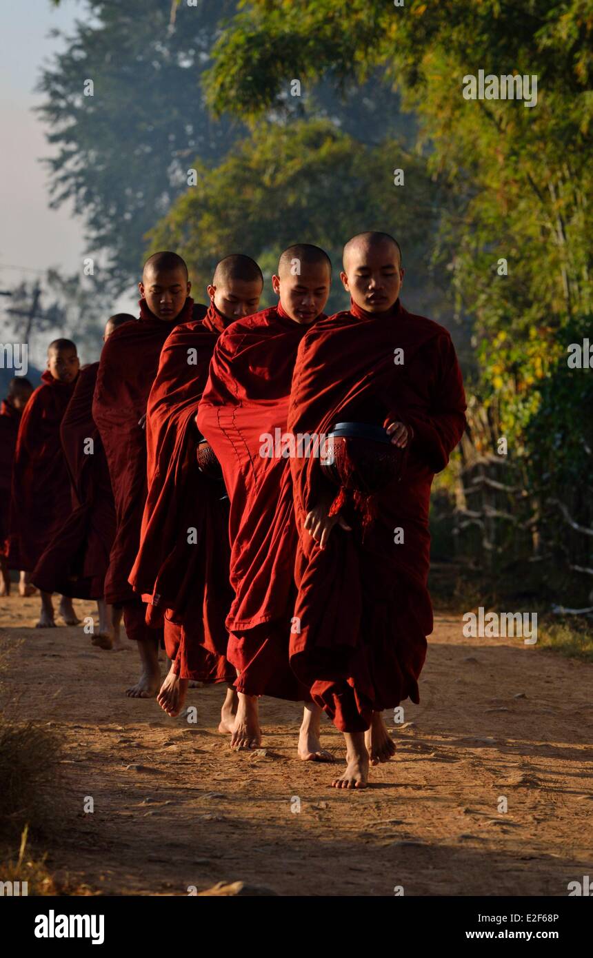Myanmar (Burma), Shan-Staat, Inle-See, Mönche Quest im thailändischen Dorfes Khong Stockfoto