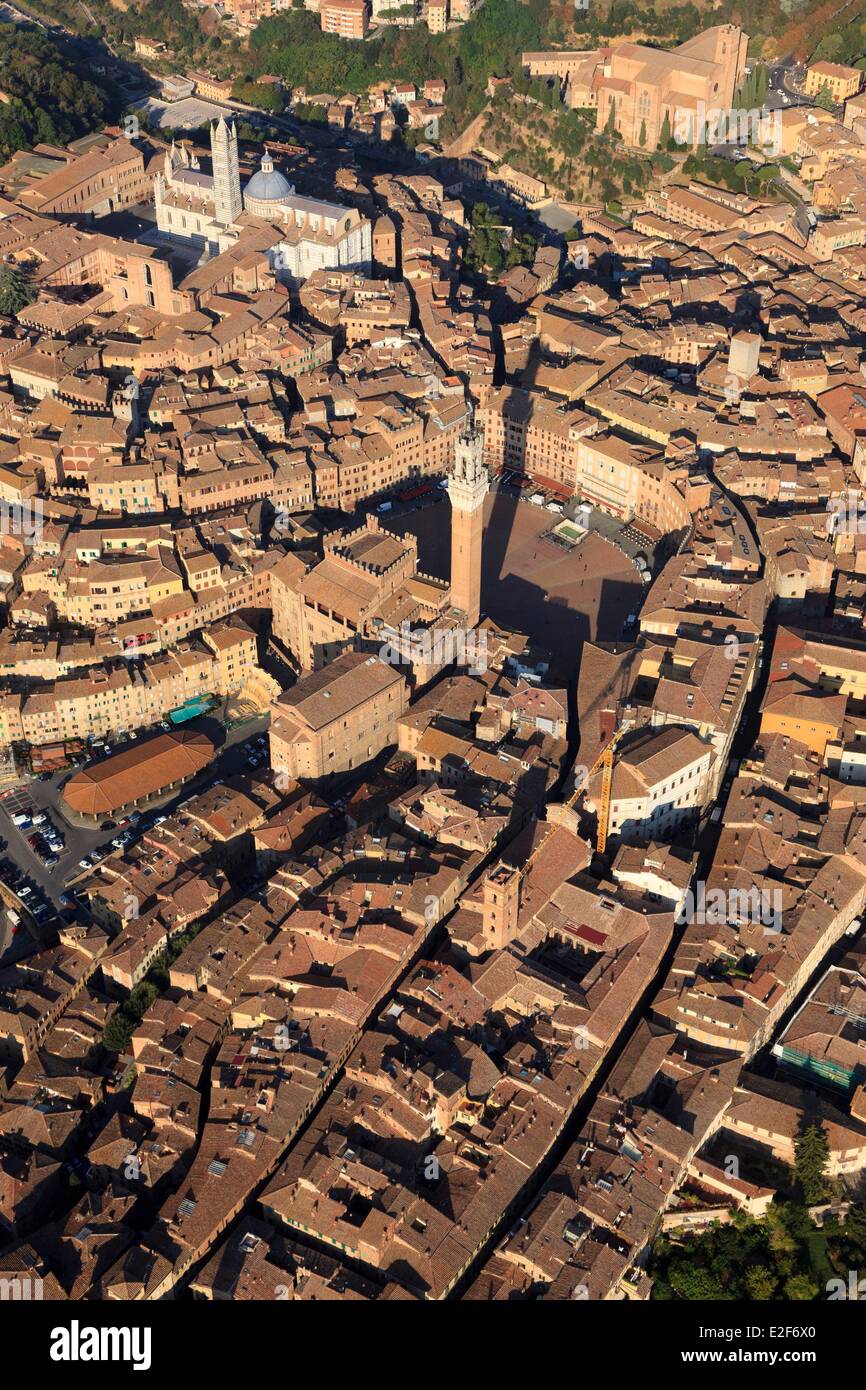 Italien, Toskana, Siena, Altstadt, Weltkulturerbe der UNESCO (Luftbild) Stockfoto