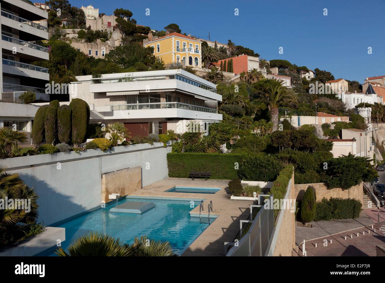 Frankreich Bouches du Rhone Marseille europäische Hauptstadt der Kultur 2013 Corniche Kennedy Roucas White Villa Pools und stilvollen Umgebung Stockfoto
