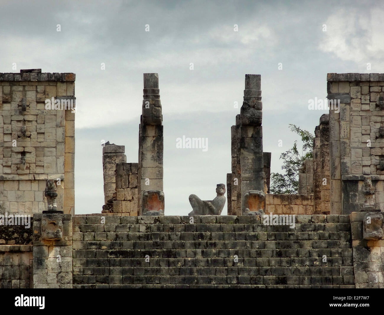 Tempel der Krieger mit Chac Mool Skulptur in Chichen Itza Ausgrabungsstätte in Yucatan, Mexiko Stockfoto