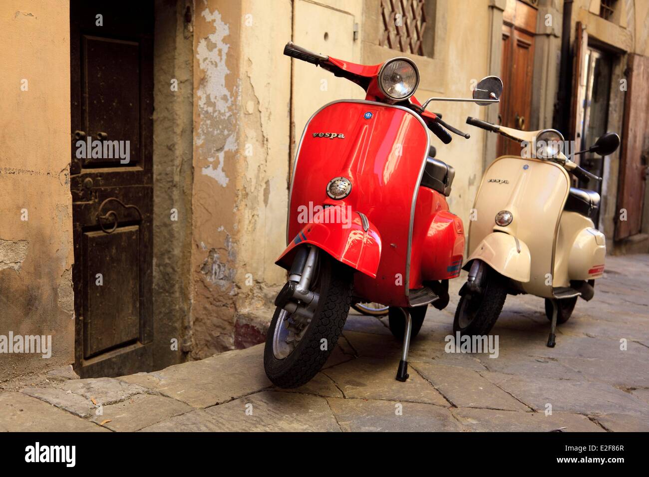 Vespa Scooter Tuscany Italy Stockfotos Vespa Scooter Tuscany Italy