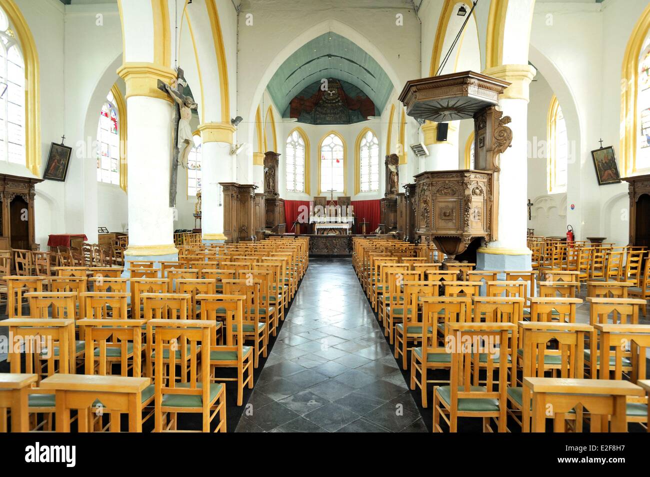 Frankreich, Nord, West Cappel, der Kirche Saint-Sylvestre, zentralen Gasse zum altar Stockfoto