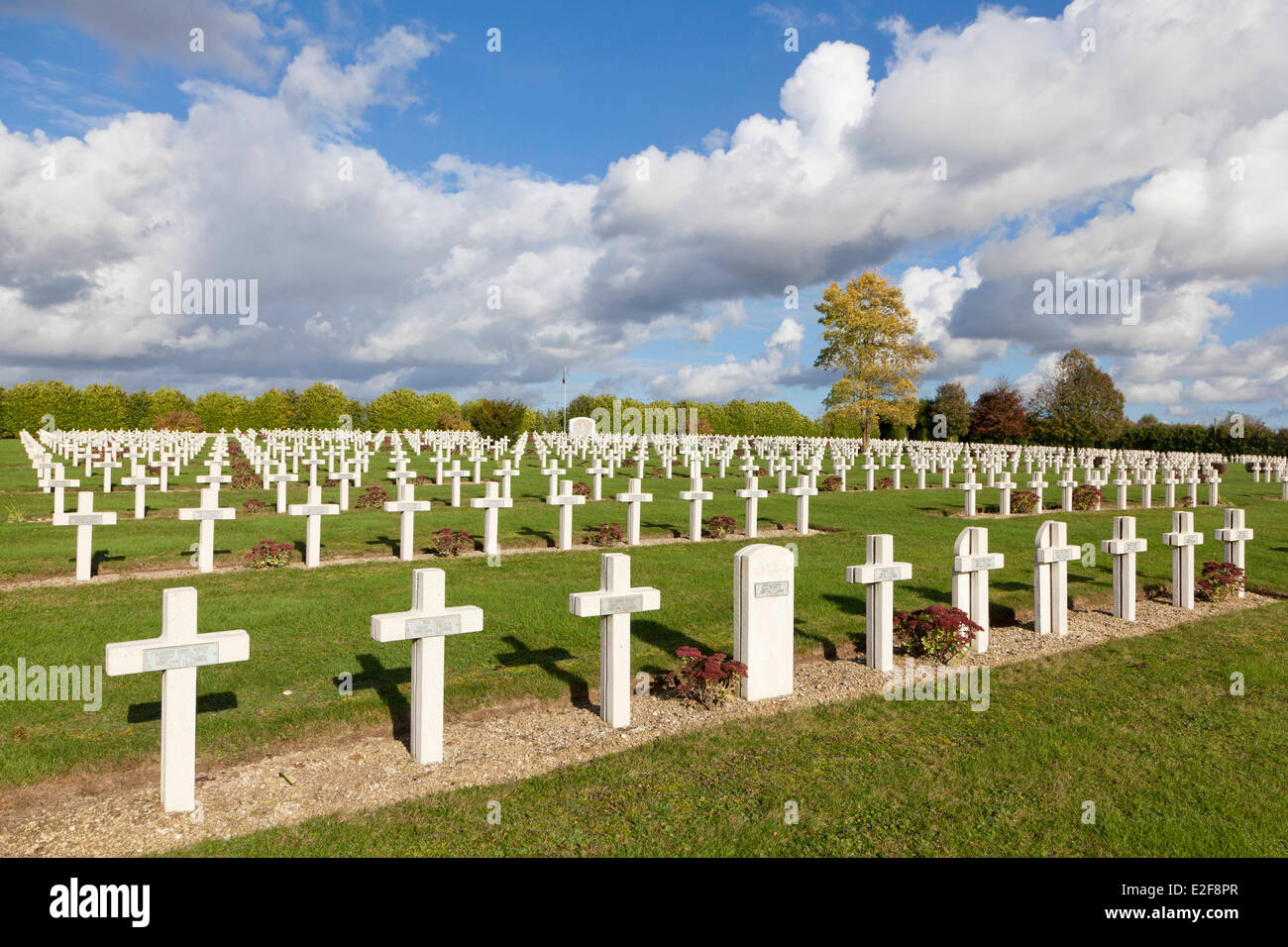 Frankreich Somme Albert Battle an der Somme 1916 nationalen Nekropole, wo im 3011 in dem vier 6290 Soldaten begraben sind Stockfoto