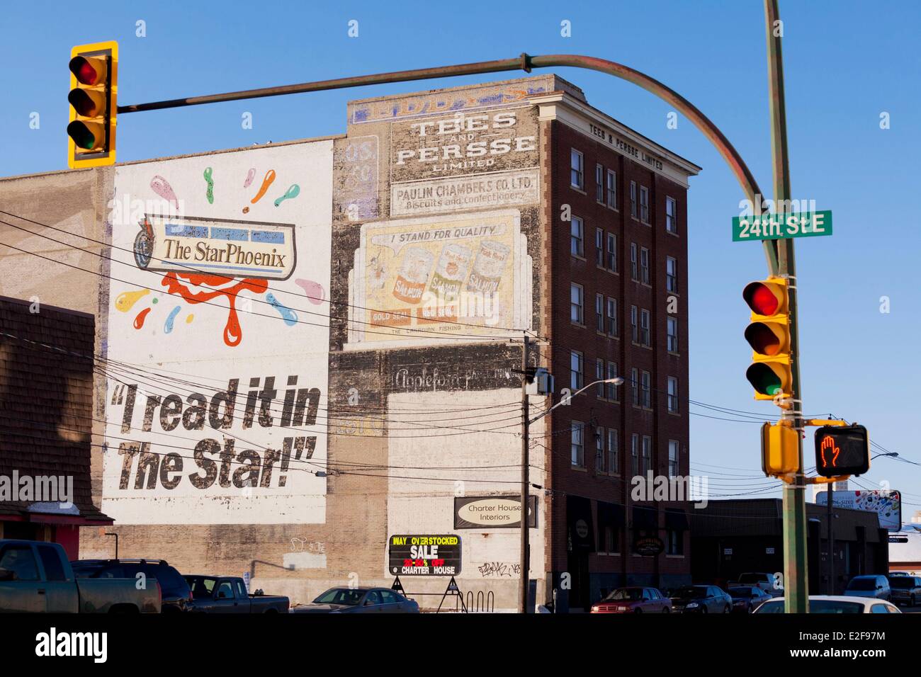 Kanada, Saskatchewan, Saskatoon, Innenstadt, Gebäude und Wand-Werbung für die Zeitung The Star Phoenix Stockfoto