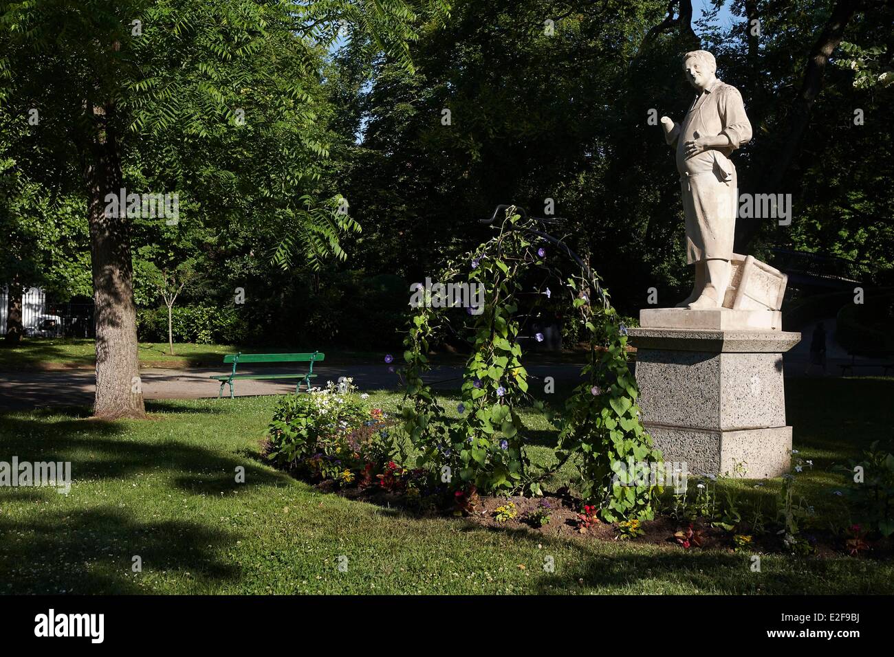 Frankreich Haute Garonne Toulouse Grand Rond Garden oder Boccia Statue des Toulousain Dichters Louis Vestrepain von Antonin gemacht Stockfoto