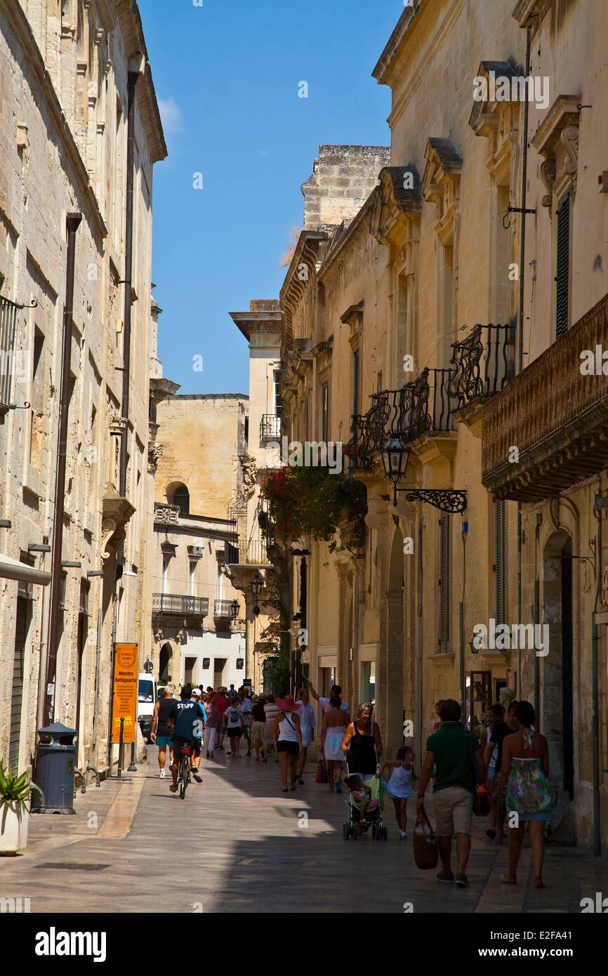 Italien, Apulien, Salento-Halbinsel, Lecce, Street in der Innenstadt Stockfoto
