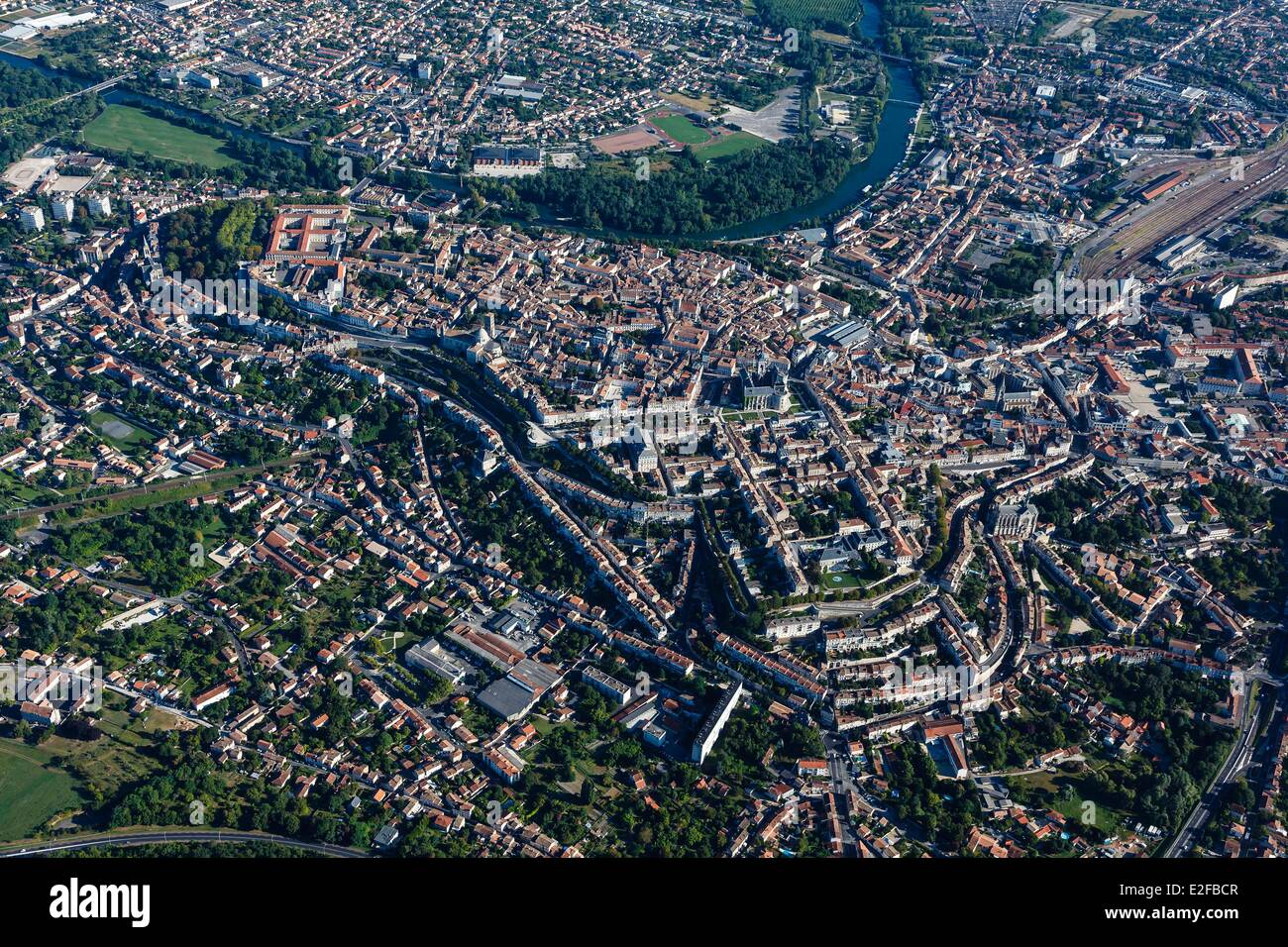 Frankreich, Charente, Angouleme, die Stadt (Luftbild) Stockfoto