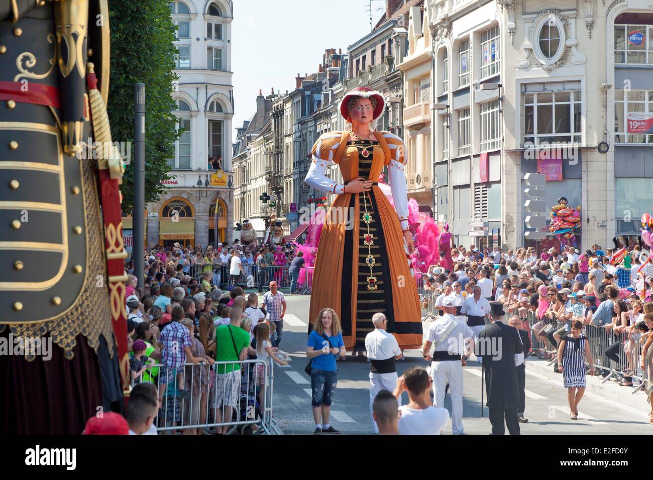 Frankreich Nord Douai Gayant Festivals Geants (Riesen) aufgeführt als immaterielles Kulturerbe UNESCO Prozession durch die Stockfoto