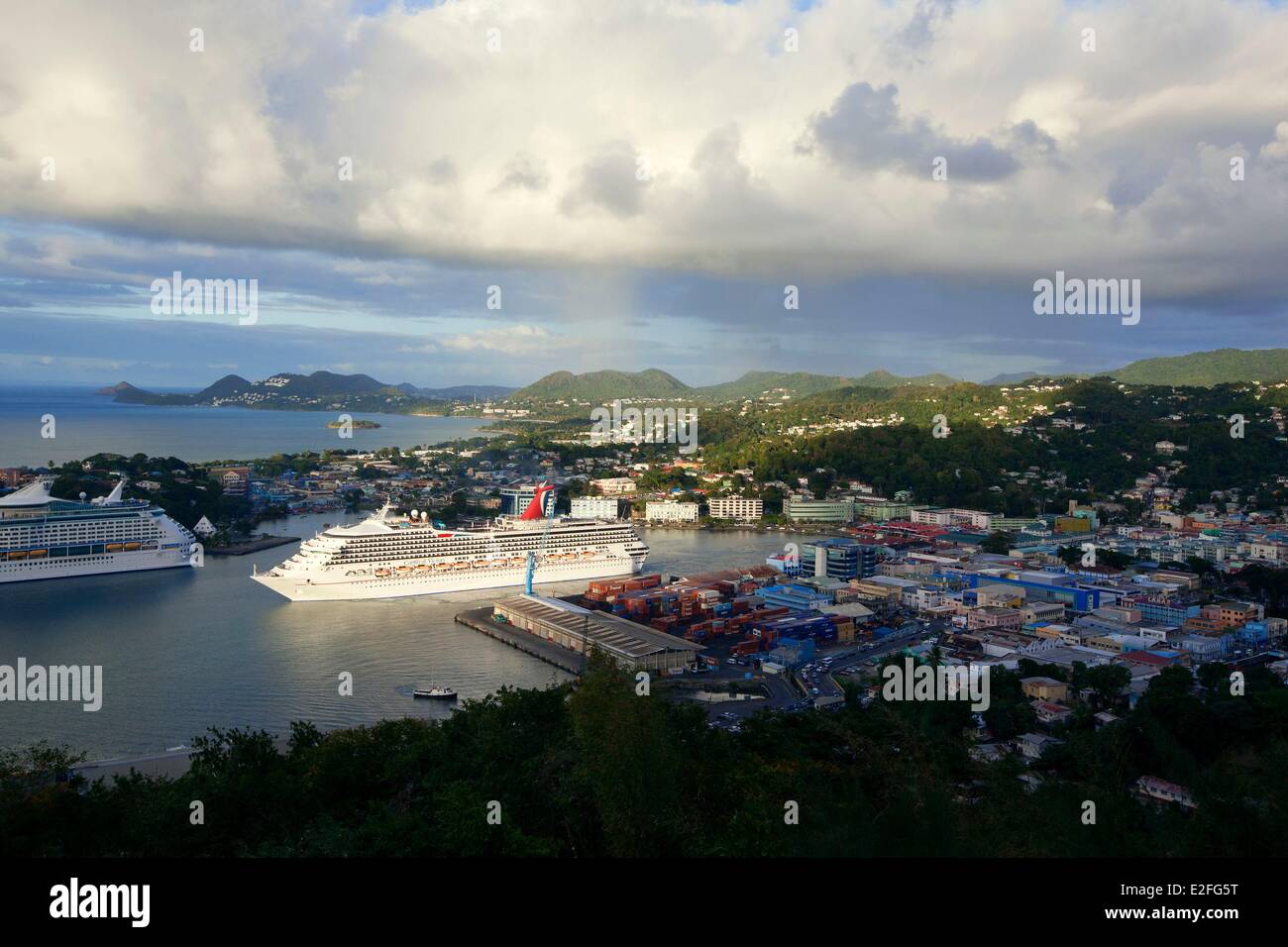 West Indies Karibik, Inseln der Wind, Saint Lucia, North West Island, Castries Bezirk, Castries, Kreuzfahrtschiffe im Hafen Stockfoto