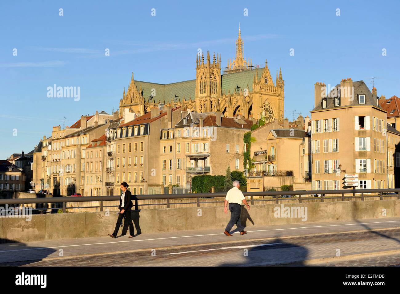 Gebieten Mosel Metz Moyen-Brücke und Kathedrale St. Etienne Stockfoto