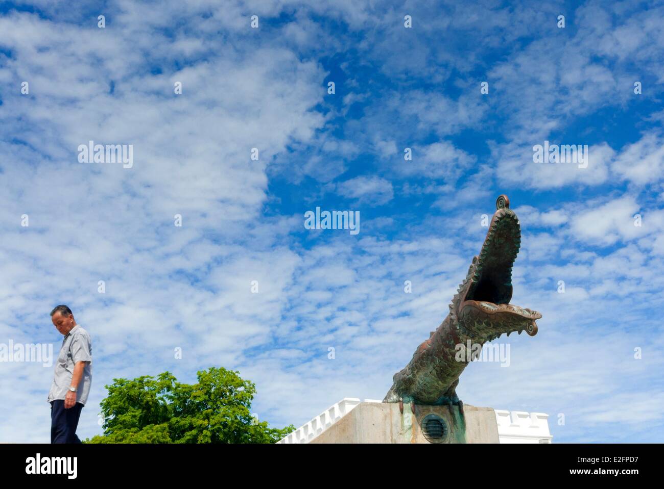 Malaysia Malaysia Borneo Sarawak Zustand Kuching Bronze Drache Kanone Stockfoto