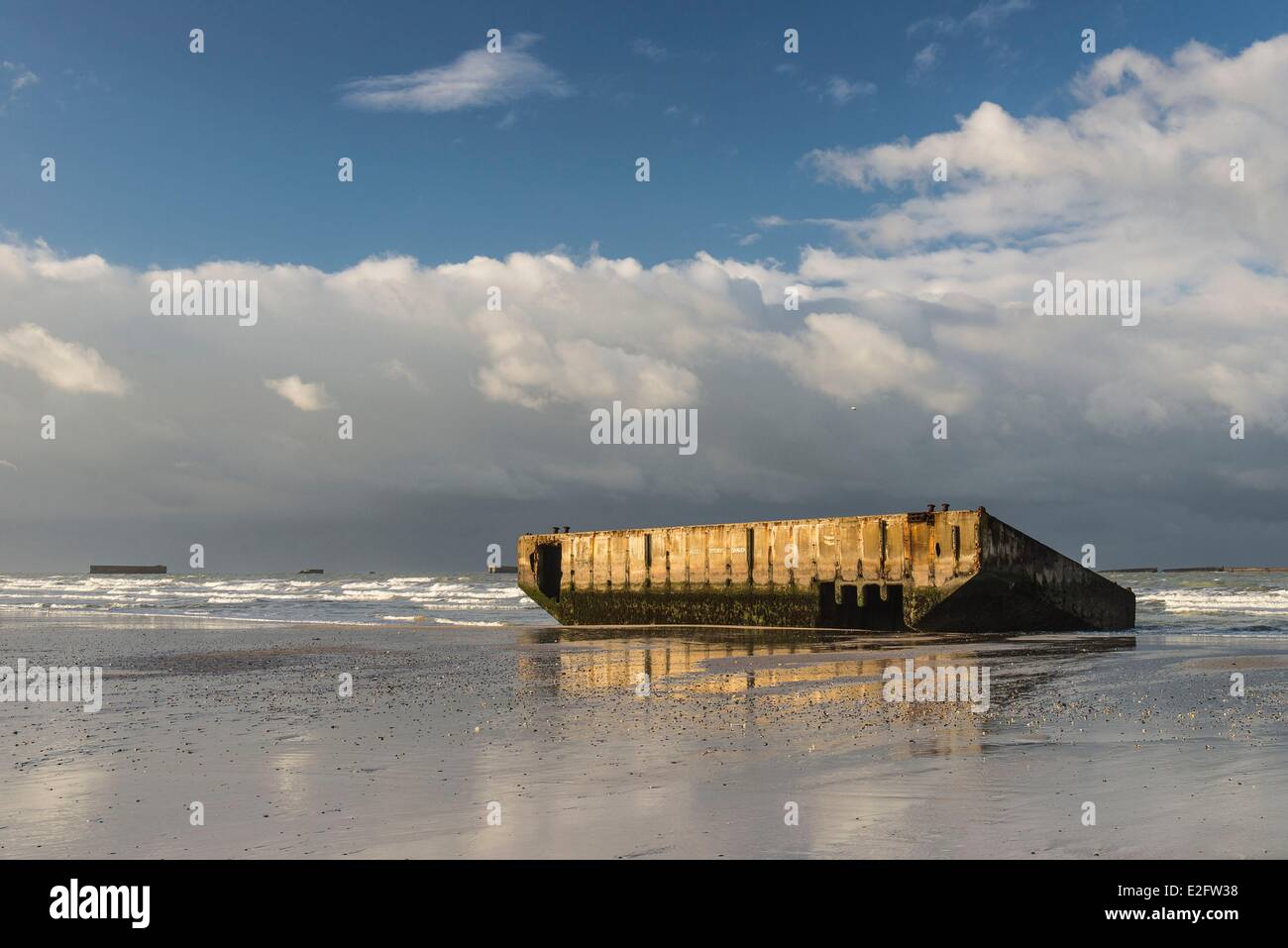 Frankreich Calvados Arromanches Les Bains Mulberry bleibt oder Port Winston am Strand Stockfoto